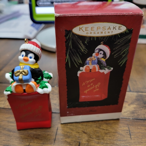 Hallmark Vintage 1996 Keepsake MOM  Ornament - Picture 3 of 4